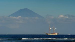 Gili Trewangan, mountain and sailing boat